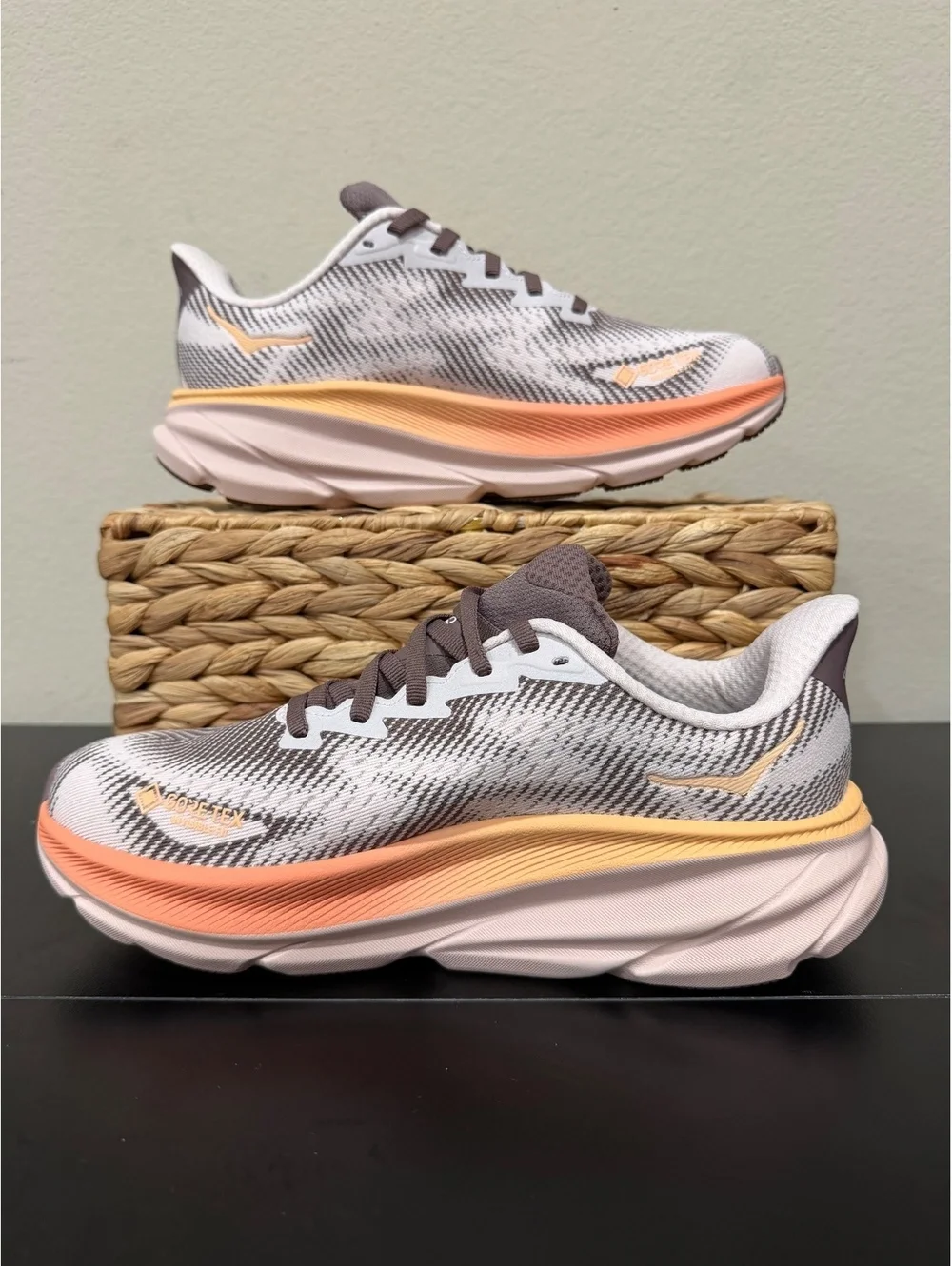 N/A size hoka